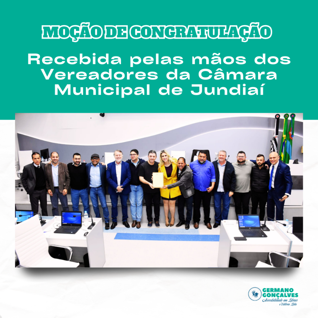 Luciano Germano recebendo a moção de congratulações das mãos do vereadores da Câmara Municipal de Jundiaí