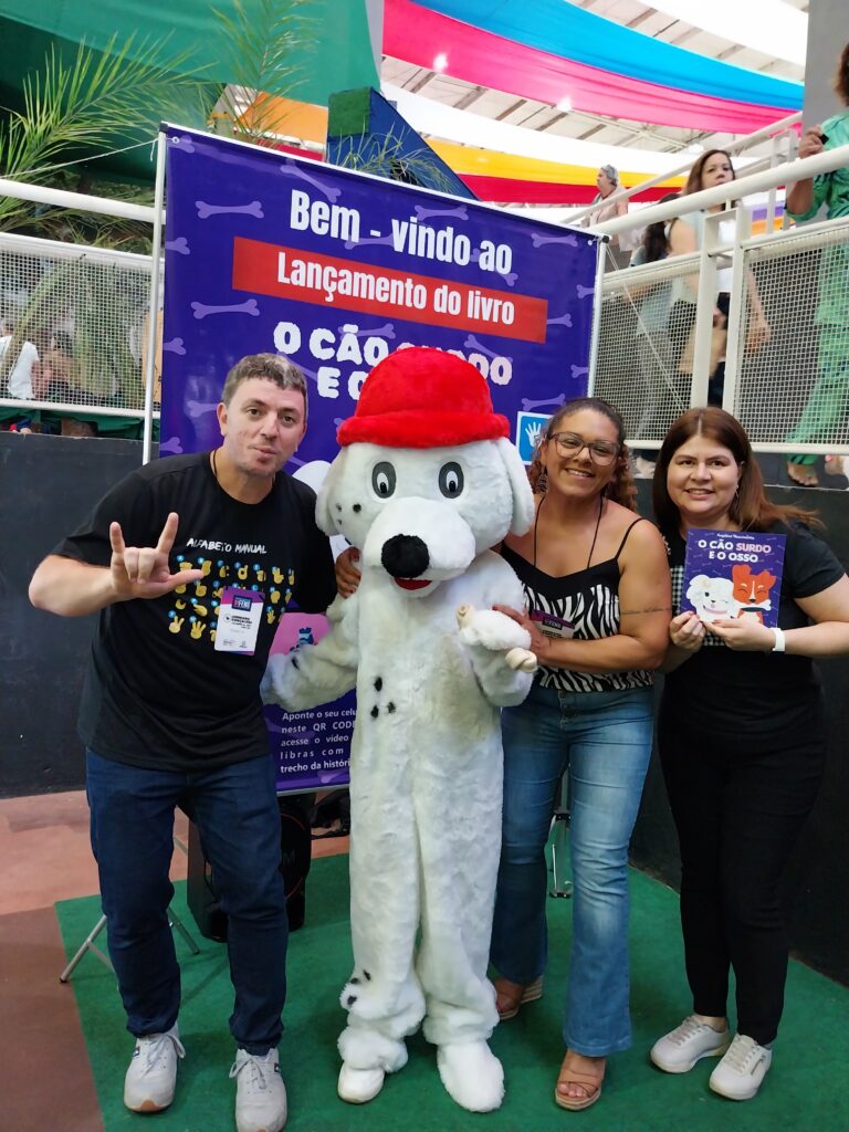 Lançamento do Livro O cão surdo e o Osso