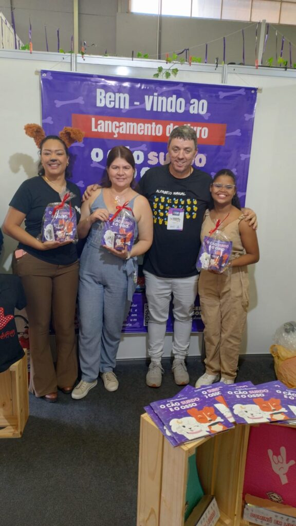 Ana, a intérprete de libras, Angélica, Luciano Germano e Graziela